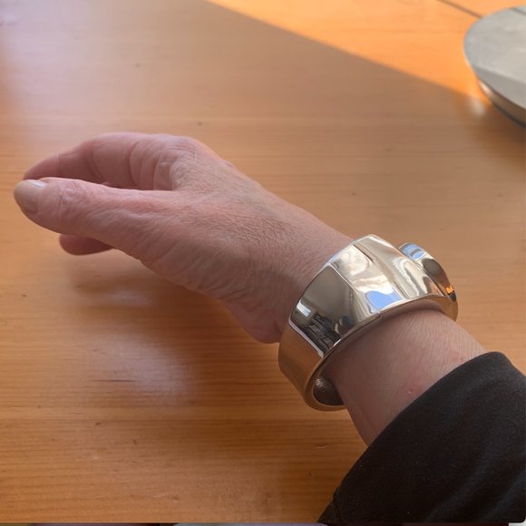 Faux Silver Bracelet with Bevelled Black Stone - Picture 2 of 13